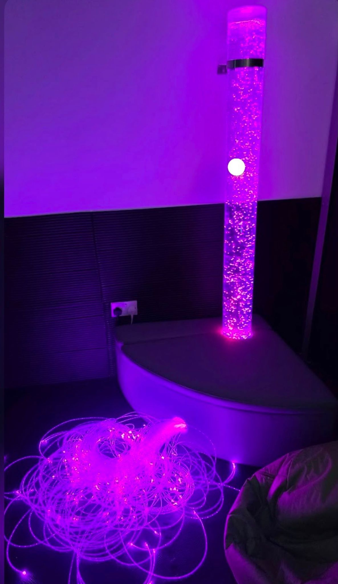 Bubble tube and fibre-optic lights in the sensory room