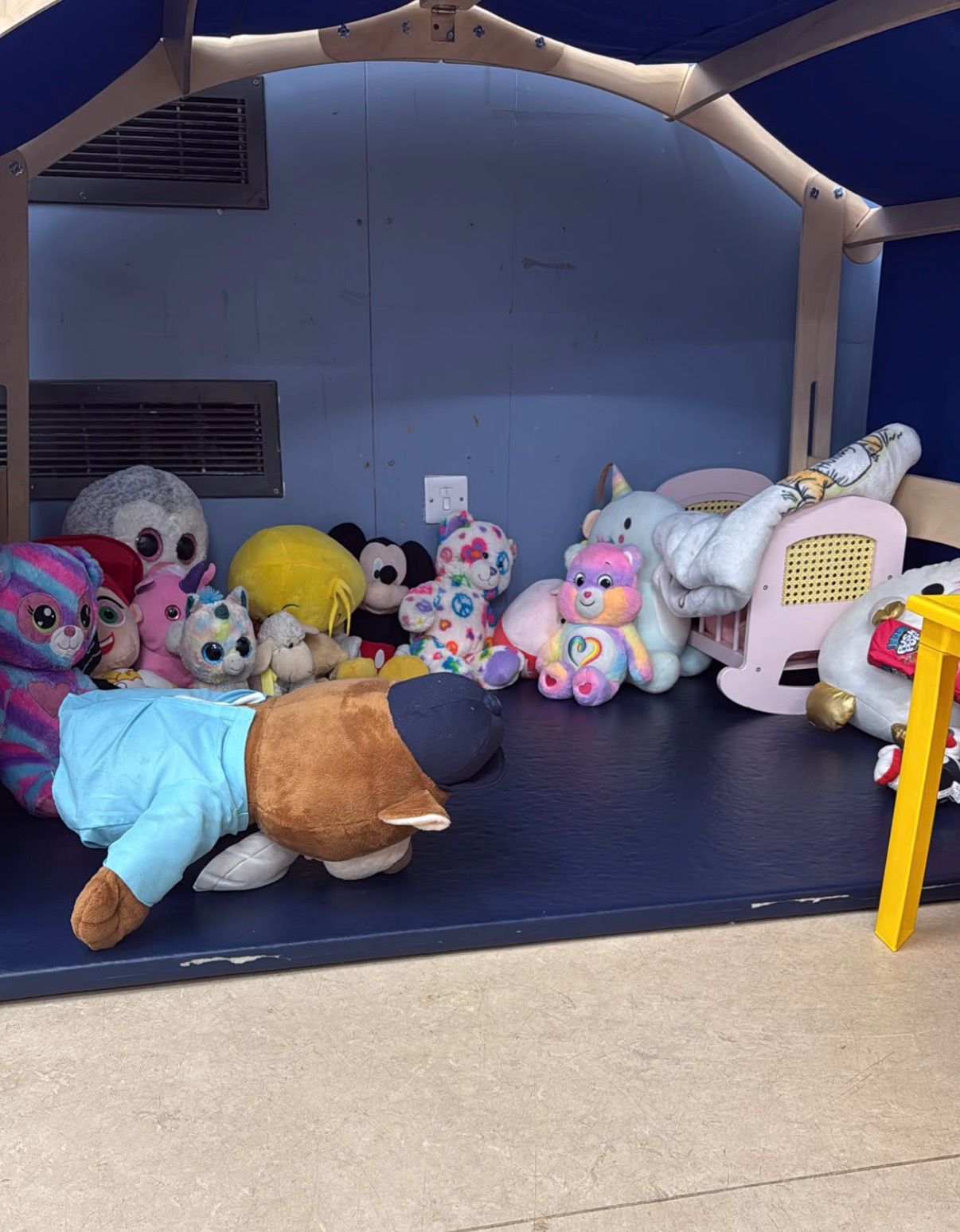 Soft toys in the reading corner